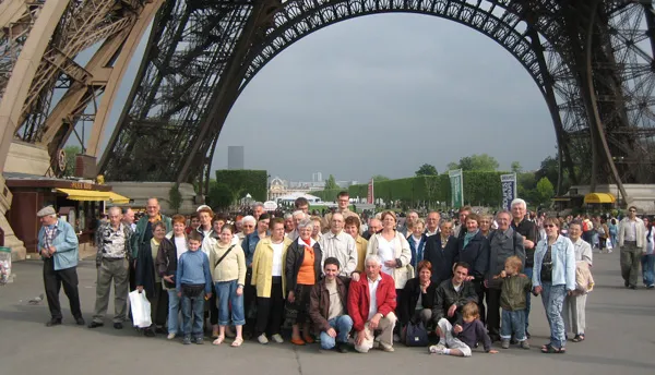 groupe-devant-tour-eiffel